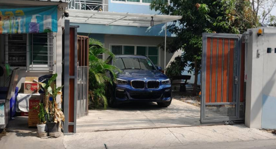 For rent 2 bedrooms office in Bang Kapi, Bangkok