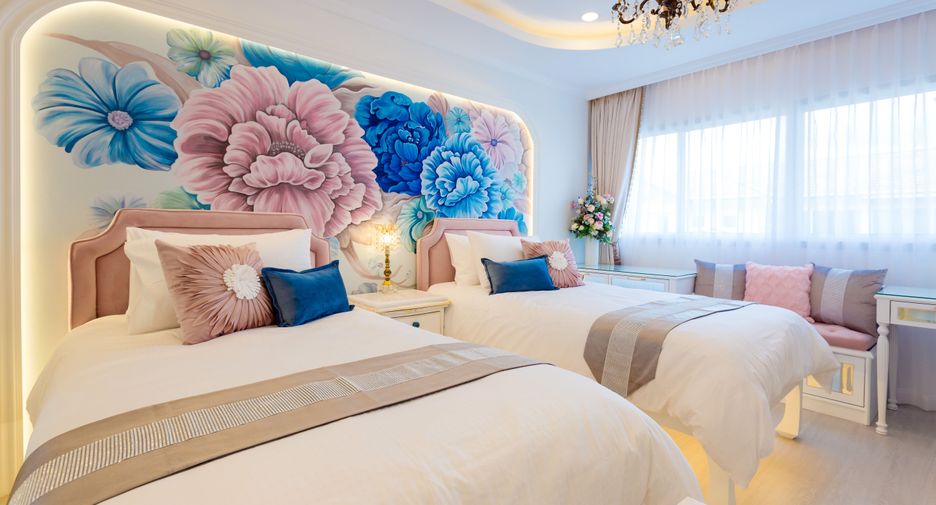 For rent 4 bedrooms townhouse in Lat Phrao, Bangkok