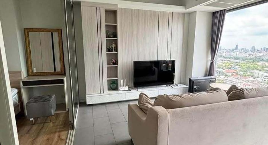 For rent 2 bedrooms condo in Phaya Thai, Bangkok