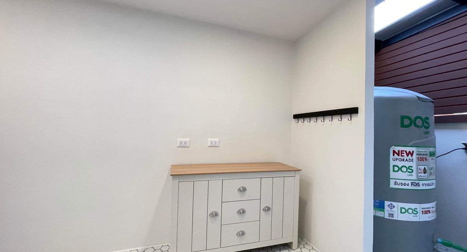 For rent 3 bedrooms townhouse in Bang Phli, Samut Prakan