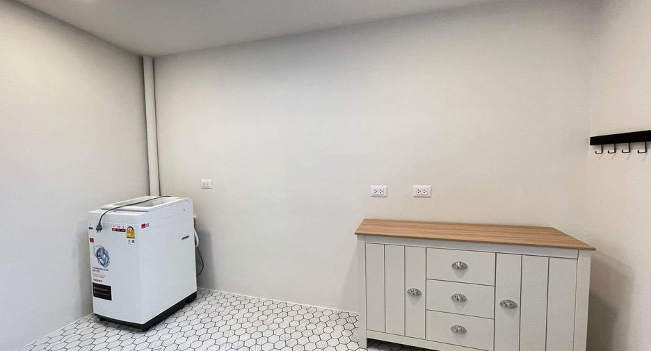 For rent 3 bedrooms townhouse in Bang Phli, Samut Prakan