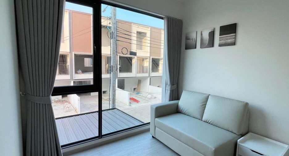 For rent 3 bedrooms townhouse in Bang Phli, Samut Prakan
