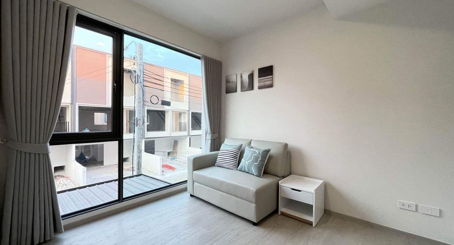 For rent 3 bedrooms townhouse in Bang Phli, Samut Prakan