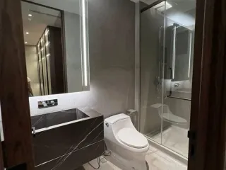 À louer 3 chambres condo à Yan Nawa, Bangkok