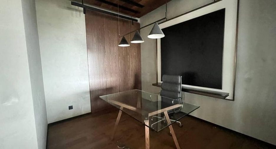 For rent 3 bedrooms condo in Yan Nawa, Bangkok