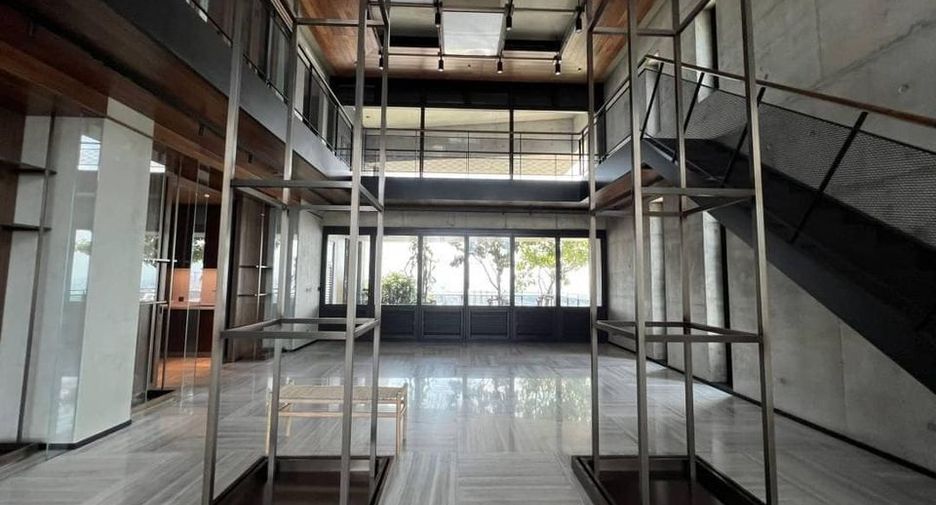 For rent 3 bedrooms condo in Yan Nawa, Bangkok