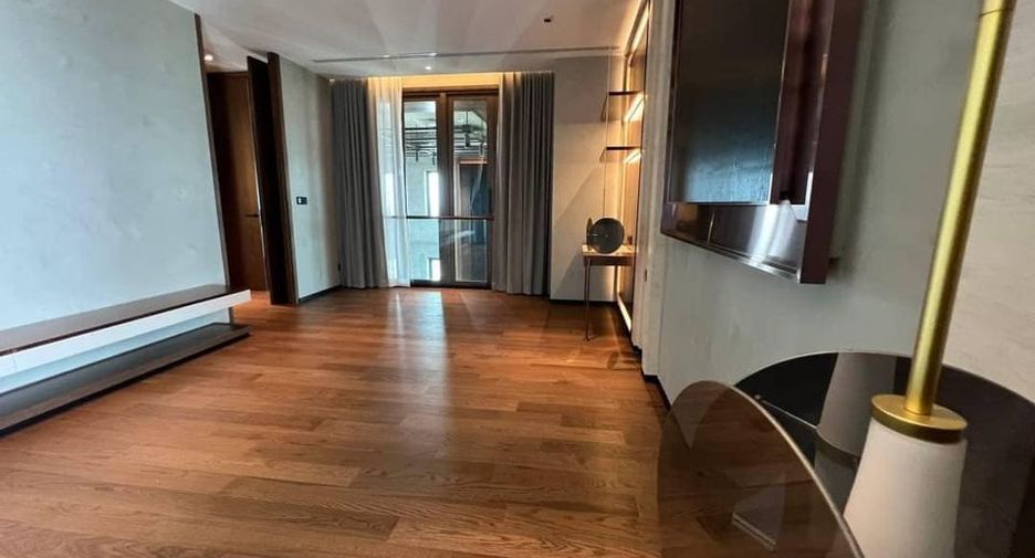 For rent 3 bedrooms condo in Yan Nawa, Bangkok