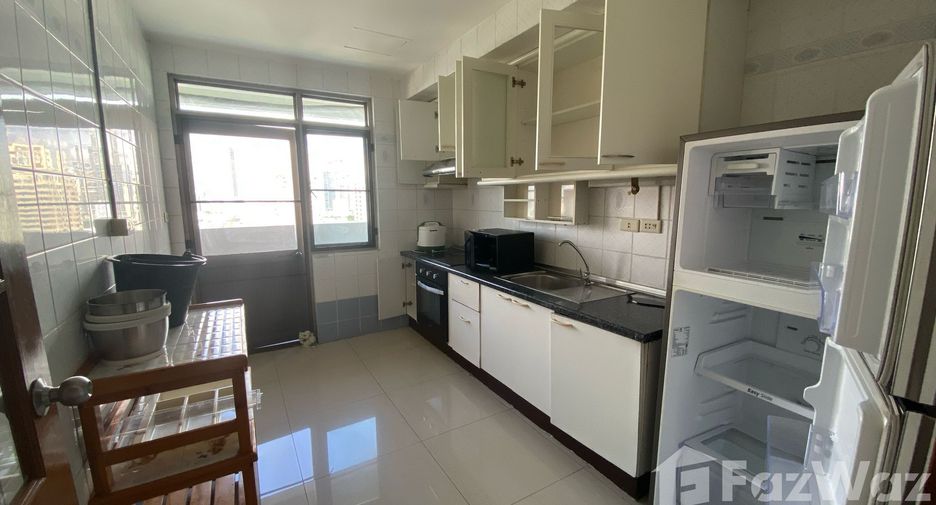 For rent 3 bedrooms condo in Watthana, Bangkok