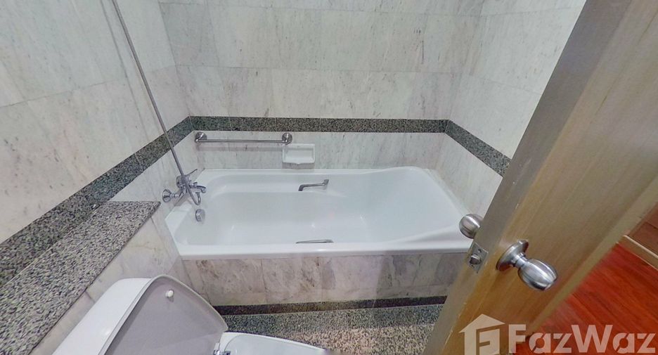 For rent 2 bedrooms condo in Pathum Wan, Bangkok