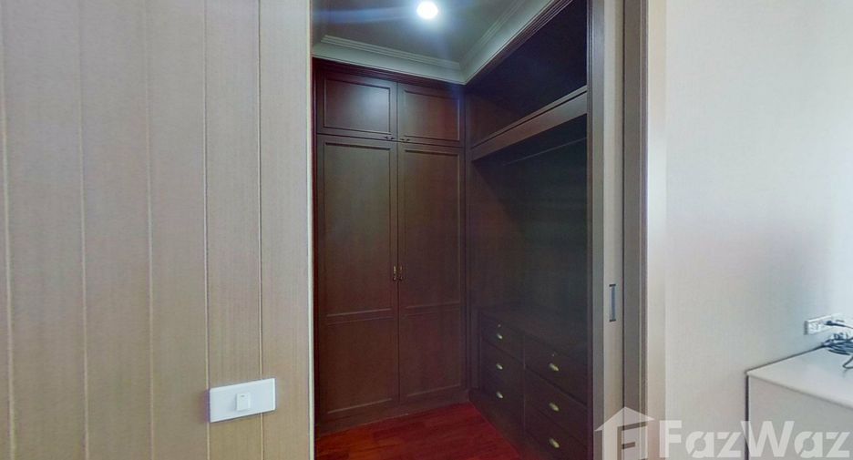For rent 2 bedrooms condo in Pathum Wan, Bangkok