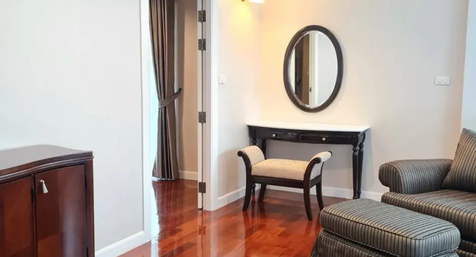 For rent 5 bedrooms villa in Bang Na, Bangkok