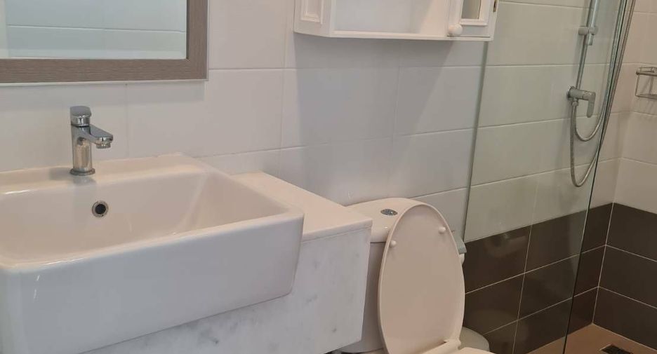 For rent 5 bedrooms villa in Bang Na, Bangkok
