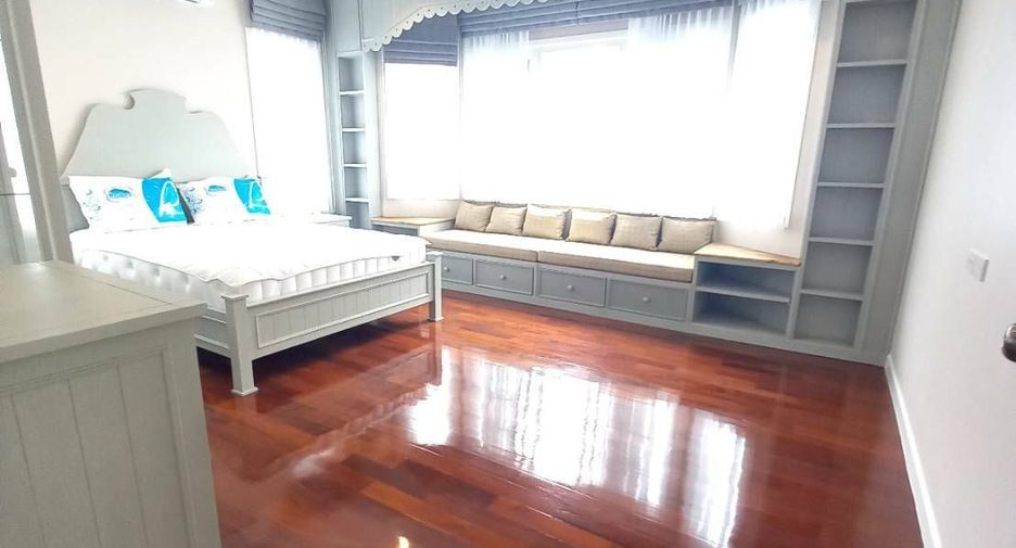 For rent 5 bedrooms villa in Bang Na, Bangkok