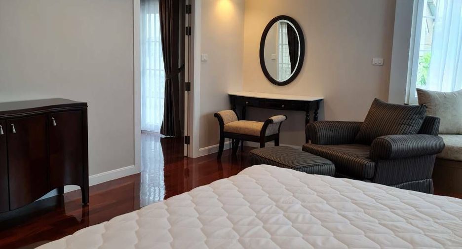 For rent 5 bedrooms villa in Bang Na, Bangkok