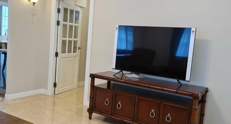 For rent 5 bedrooms villa in Bang Na, Bangkok