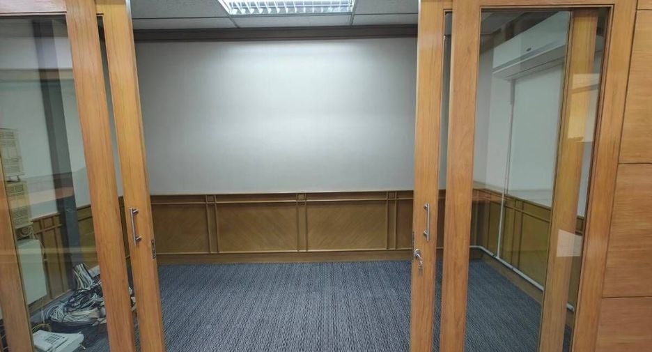 For rent office in Huai Khwang, Bangkok