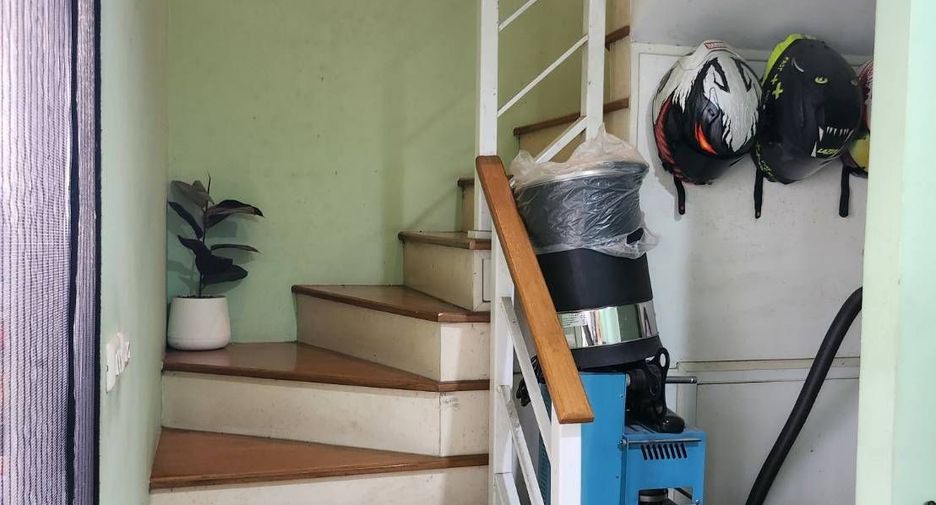 For rent 3 bedrooms townhouse in Prawet, Bangkok