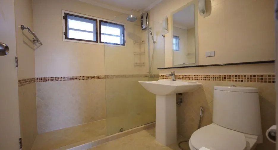 For rent 4 bedrooms house in Mueang Samut Prakan, Samut Prakan