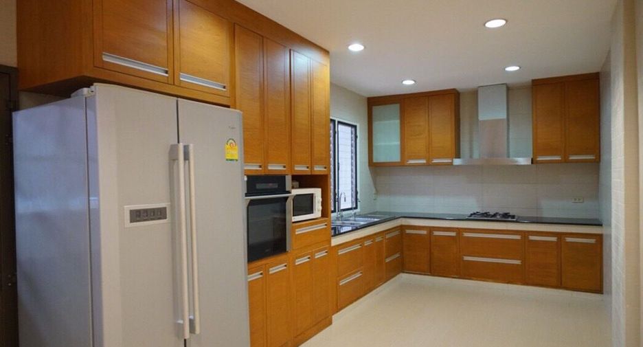 For rent 4 bedrooms house in Mueang Samut Prakan, Samut Prakan