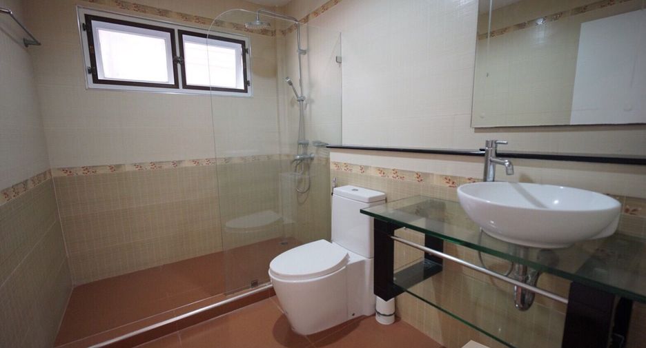 For rent 4 bedrooms house in Mueang Samut Prakan, Samut Prakan