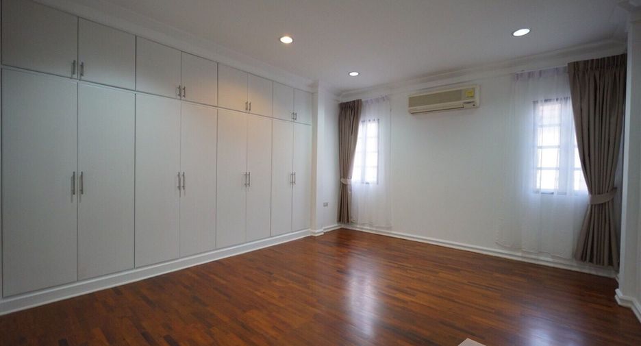 For rent 4 bedrooms house in Mueang Samut Prakan, Samut Prakan