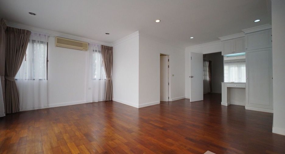 For rent 4 bedrooms house in Mueang Samut Prakan, Samut Prakan