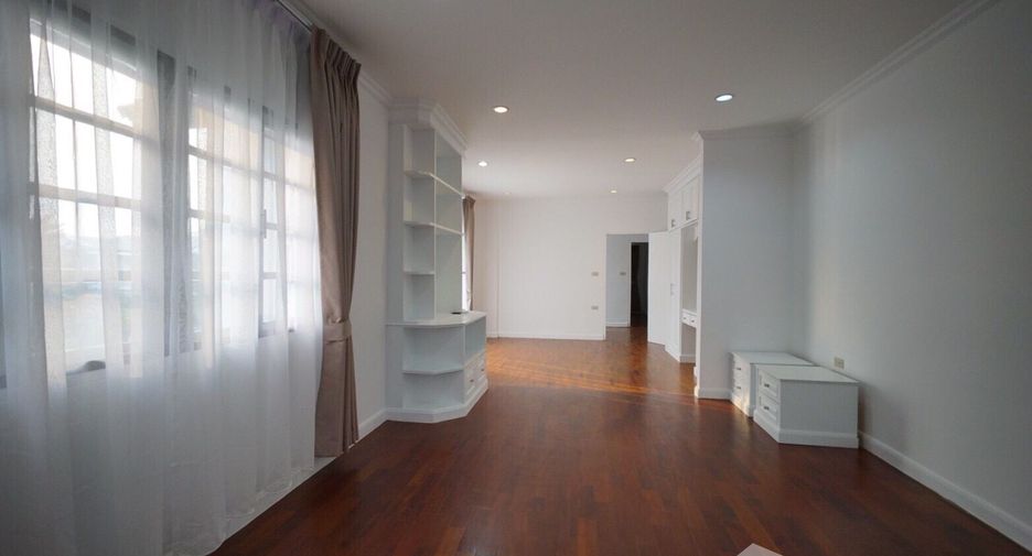 For rent 4 bedrooms house in Mueang Samut Prakan, Samut Prakan