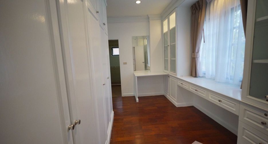 For rent 4 bedrooms house in Mueang Samut Prakan, Samut Prakan