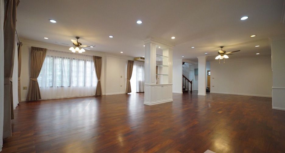 For rent 4 bedrooms house in Mueang Samut Prakan, Samut Prakan