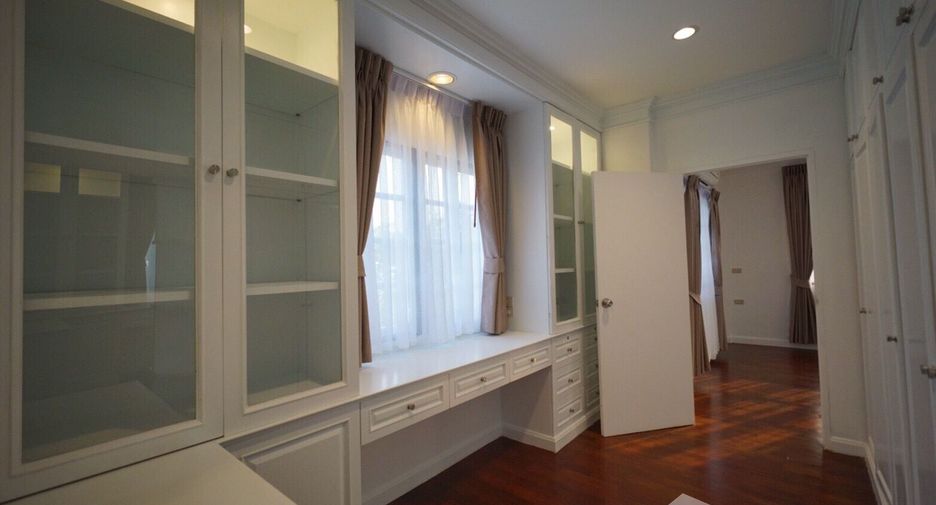 For rent 4 bedrooms house in Mueang Samut Prakan, Samut Prakan