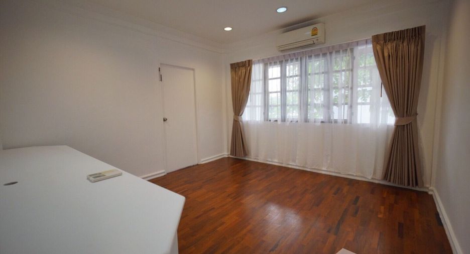 For rent 4 bedrooms house in Mueang Samut Prakan, Samut Prakan