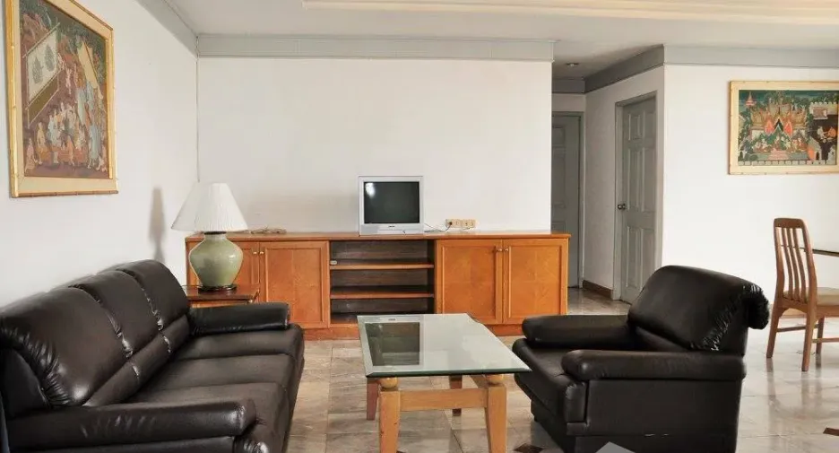 For rent 3 bedrooms apartment in Sathon, Bangkok