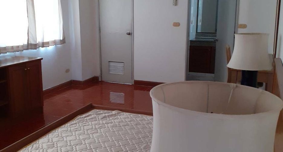 For rent 3 bedrooms apartment in Sathon, Bangkok