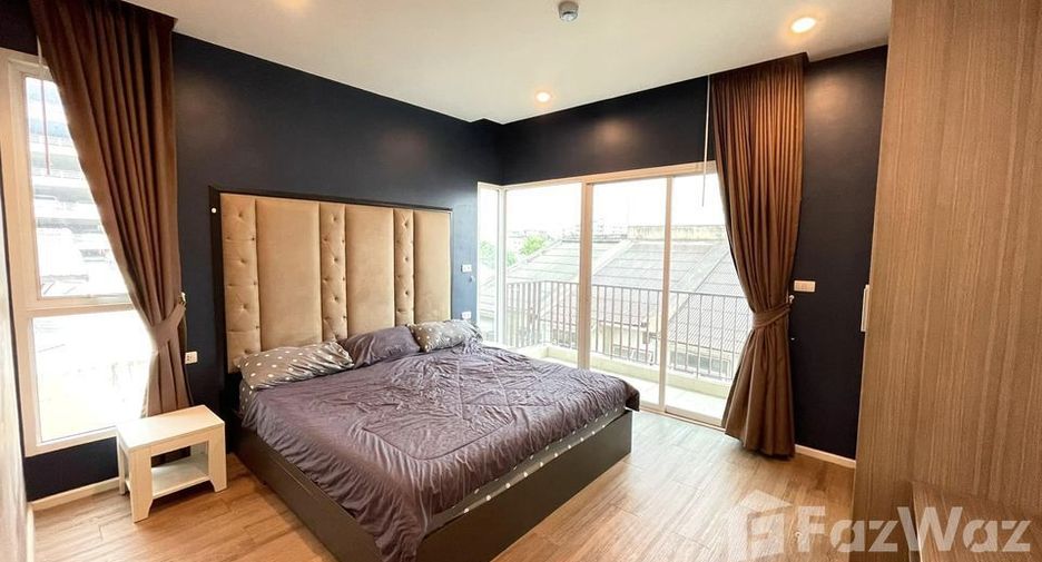 For rent 2 bedrooms condo in Wang Thonglang, Bangkok