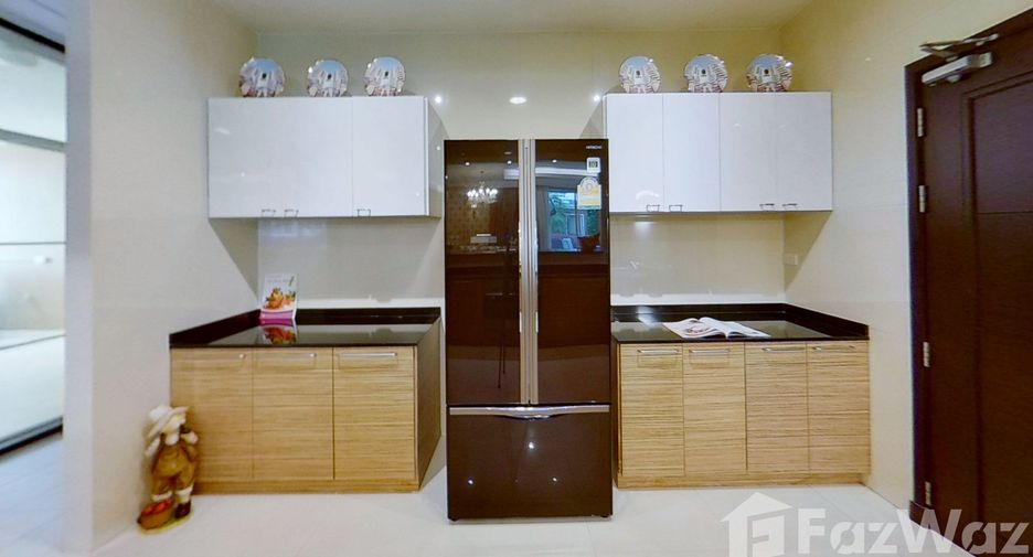 For rent 4 bedrooms condo in Watthana, Bangkok