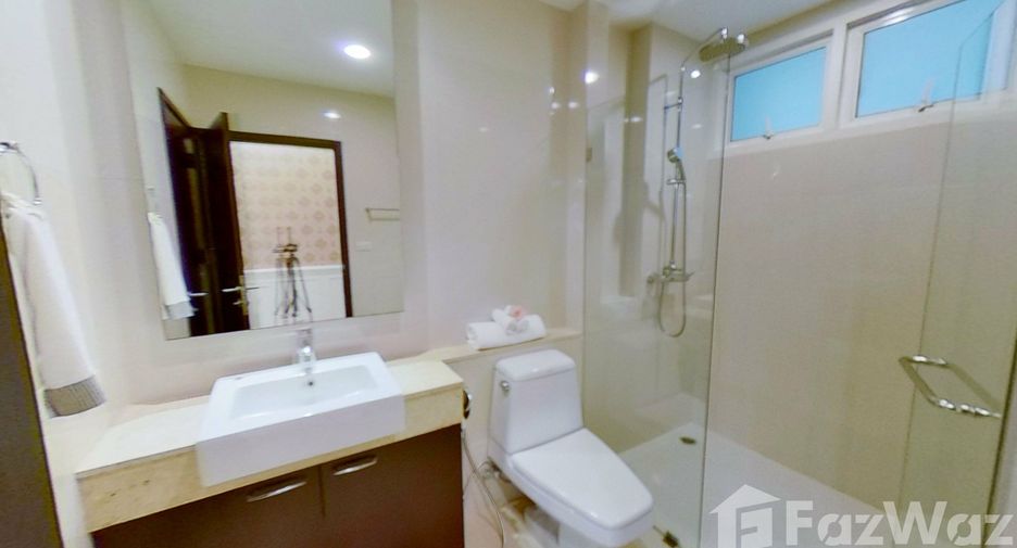 For rent 4 bedrooms condo in Watthana, Bangkok