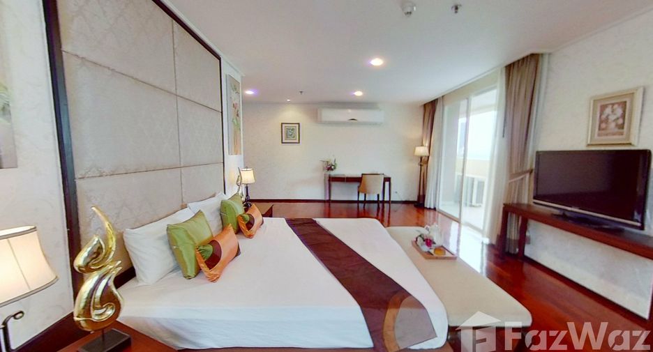 For rent 4 bedrooms condo in Watthana, Bangkok
