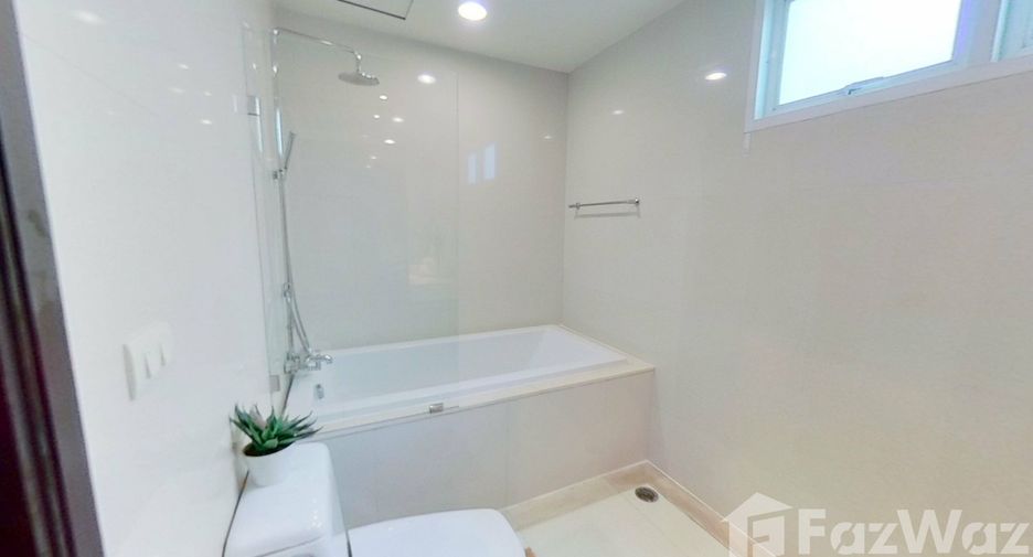 For rent 4 bedrooms condo in Watthana, Bangkok