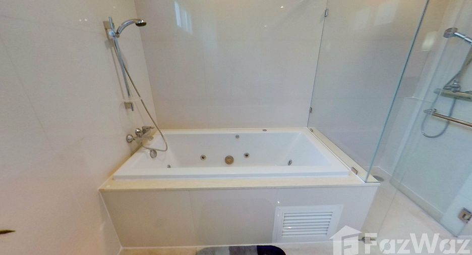 For rent 4 bedrooms condo in Watthana, Bangkok