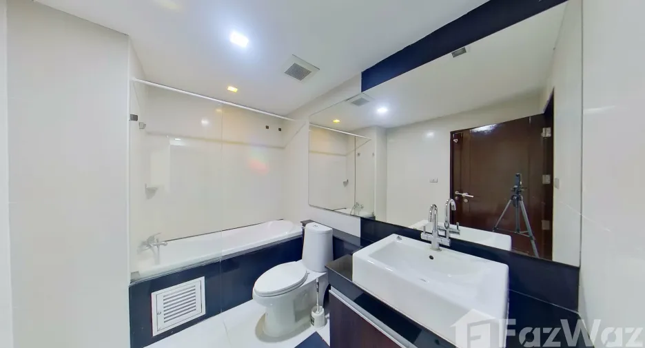 For rent 2 bedrooms condo in Khlong Toei, Bangkok