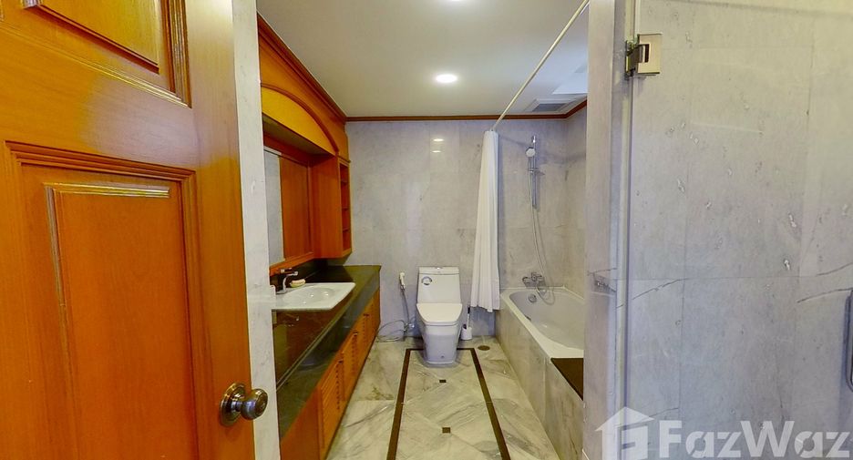 Condo en alquiler de 4 habitaciones en Khlong Toei, Bangkok