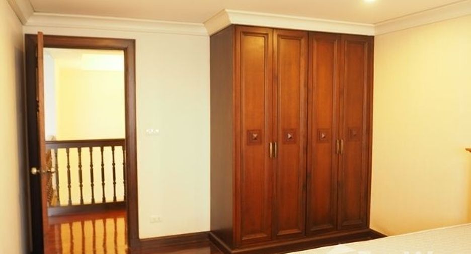 For rent 4 bedrooms condo in Pathum Wan, Bangkok