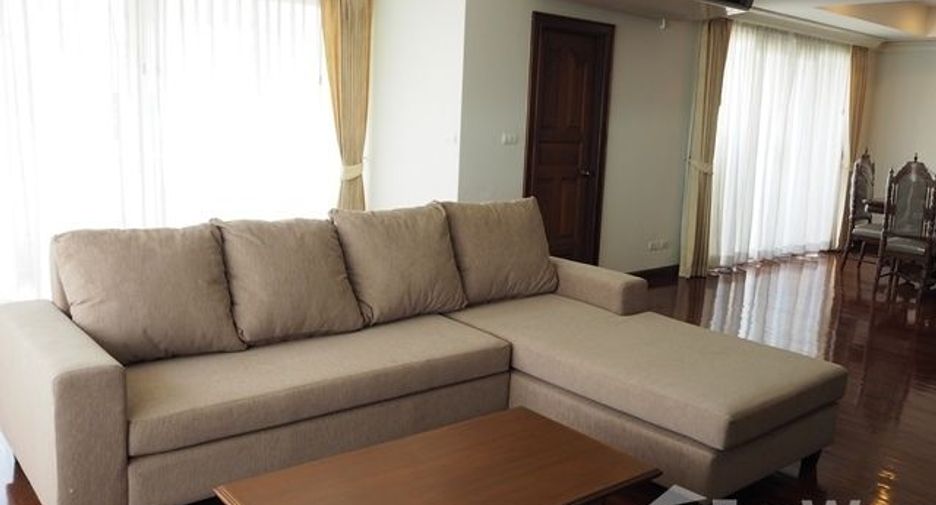 For rent 4 bedrooms condo in Pathum Wan, Bangkok