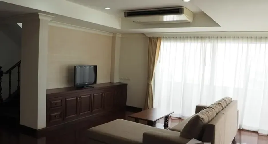 For rent 4 bedrooms condo in Pathum Wan, Bangkok