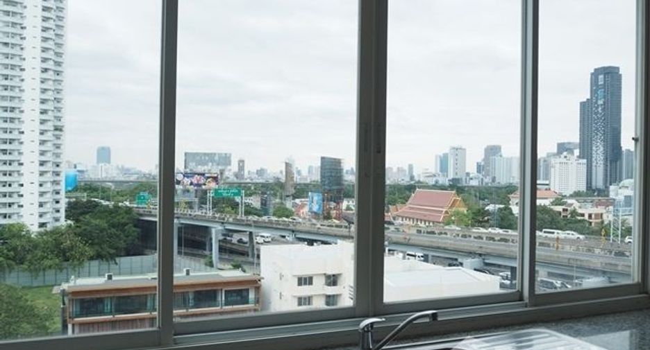 For rent 4 bedrooms condo in Pathum Wan, Bangkok