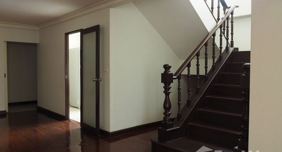 For rent 4 bedrooms condo in Pathum Wan, Bangkok