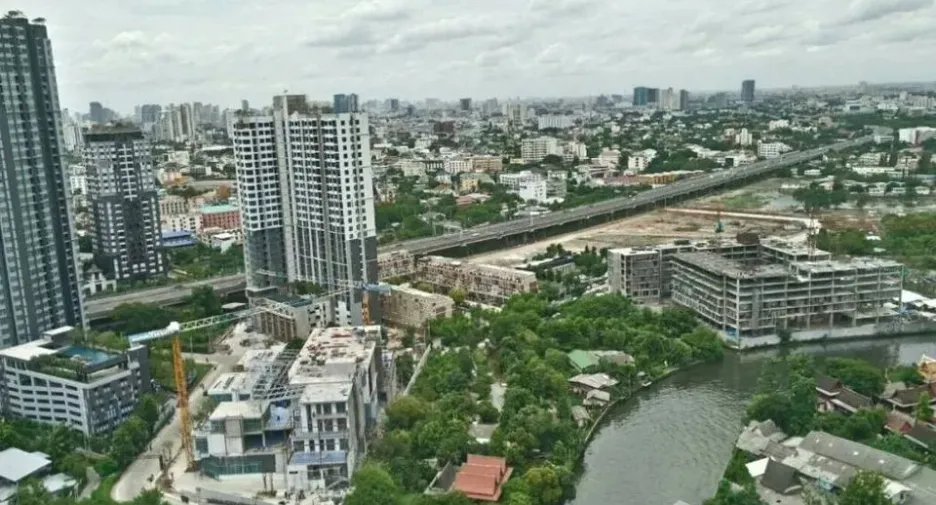 À louer 2 chambres condo à Watthana, Bangkok
