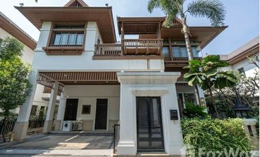 Casa en alquiler de 4 habitaciones en Yan Nawa, Bangkok