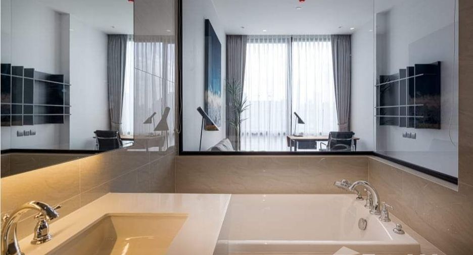 For rent 2 bedrooms condo in Pathum Wan, Bangkok