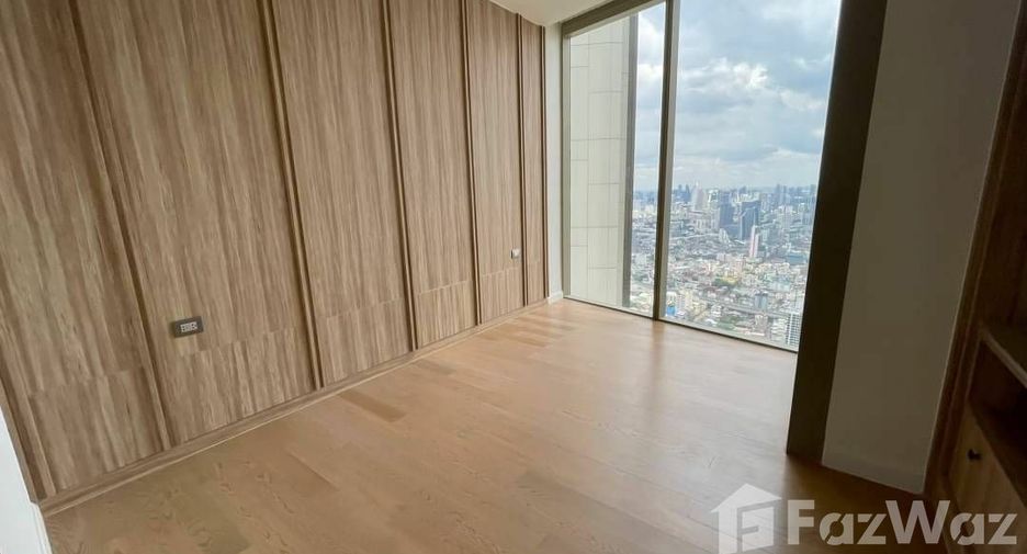 For rent 4 bedrooms condo in Khlong San, Bangkok